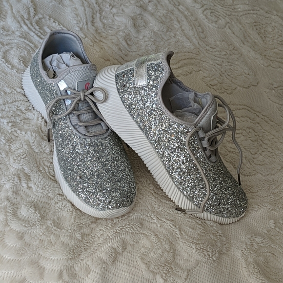 Runners with Bling!! - Picture 1 of 4